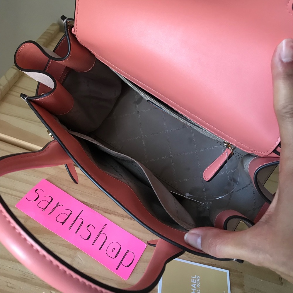 🌼Michael Kors Purse - Picture 9 of 13